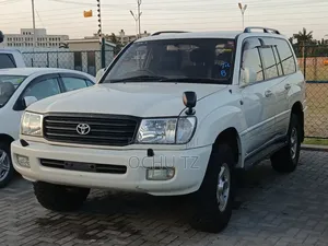 Toyota Land Cruiser 2001 White
