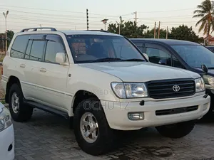 Toyota Land Cruiser 2001 White