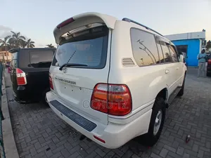 Toyota Land Cruiser 2001 White