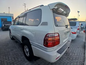 Toyota Land Cruiser 2001 White