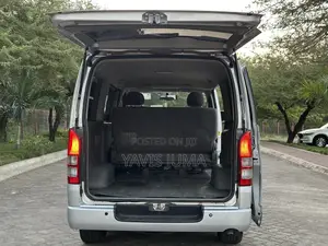 Toyota HiAce 2006 Silver