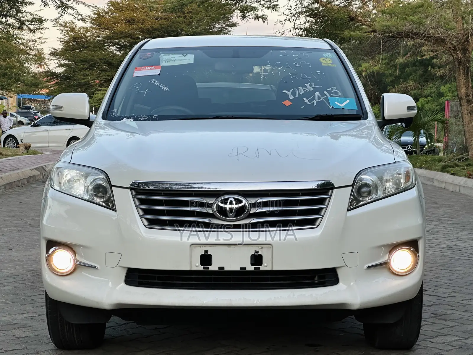 Toyota Vanguard 2011 White
