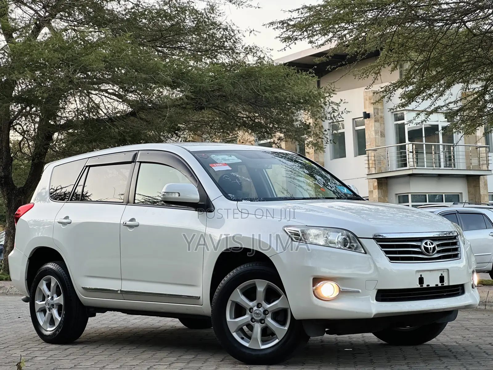 Toyota Vanguard 2011 White