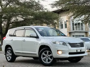 Toyota Vanguard 2011 White