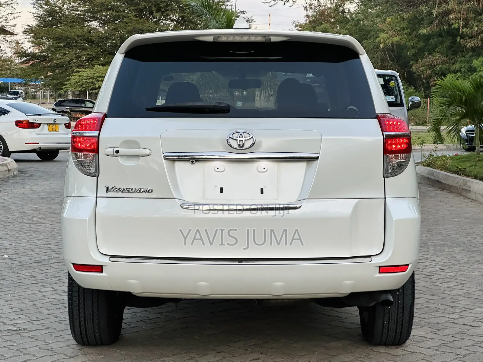 Toyota Vanguard 2011 White