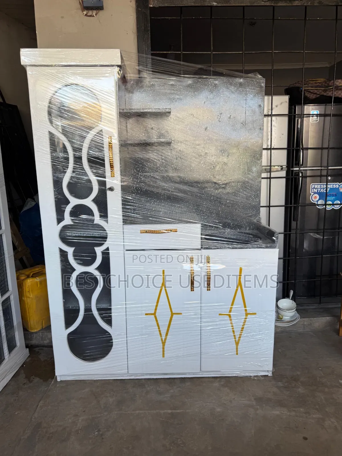 Nauza Kitchen Cabinet