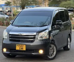 Toyota Noah 2009 Gray