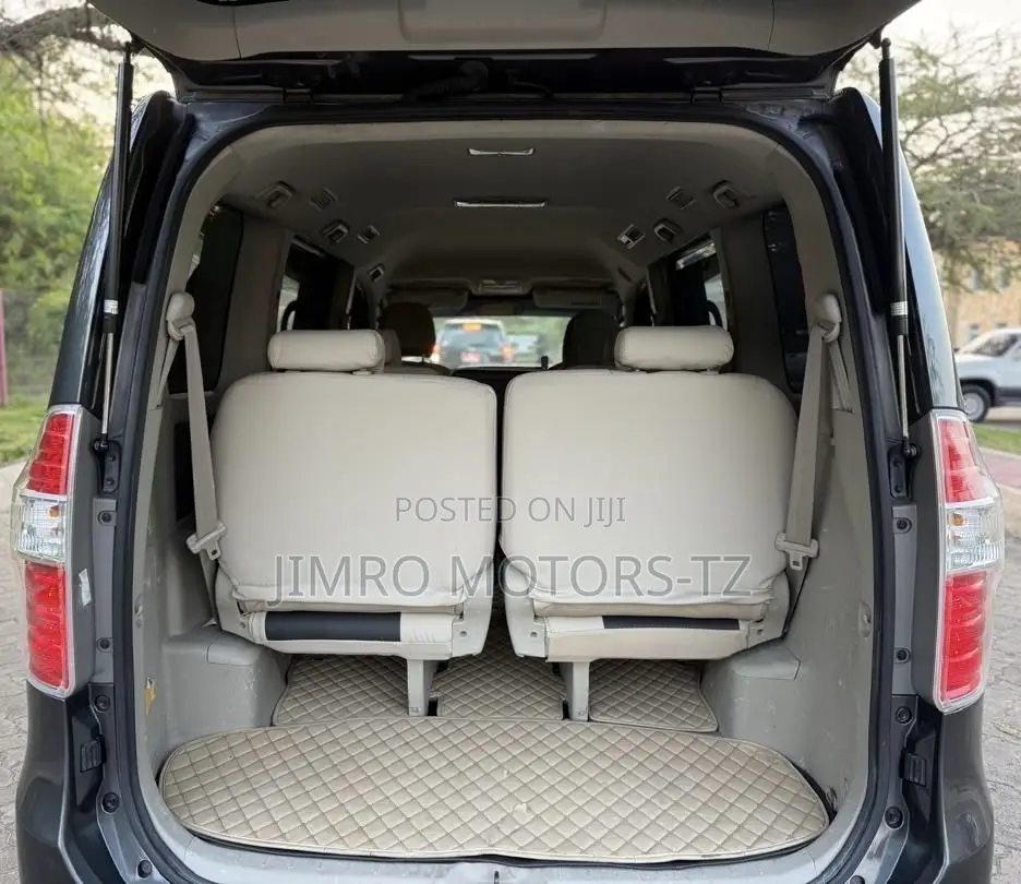 Toyota Noah 2009 Gray
