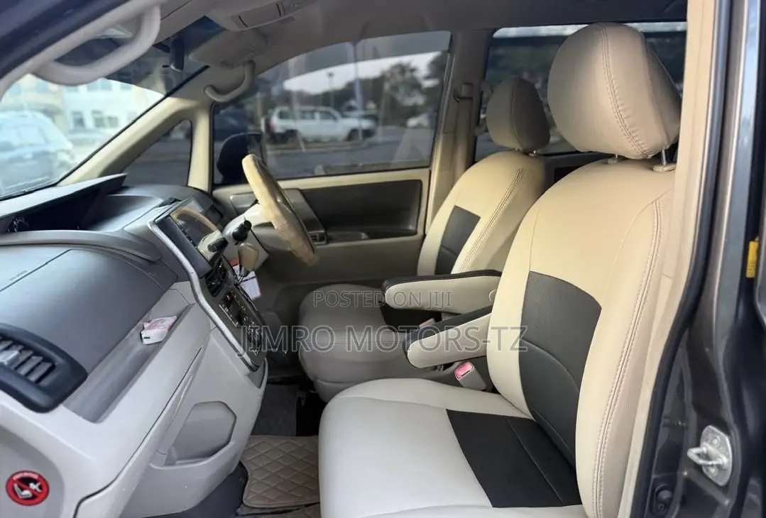 Toyota Noah 2009 Gray