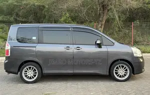 Toyota Noah 2009 Gray