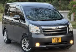 Toyota Noah 2009 Gray