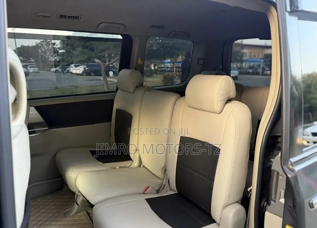 Toyota Noah 2009 Gray