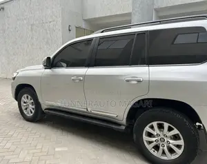 Toyota Land Cruiser 2018 Silver