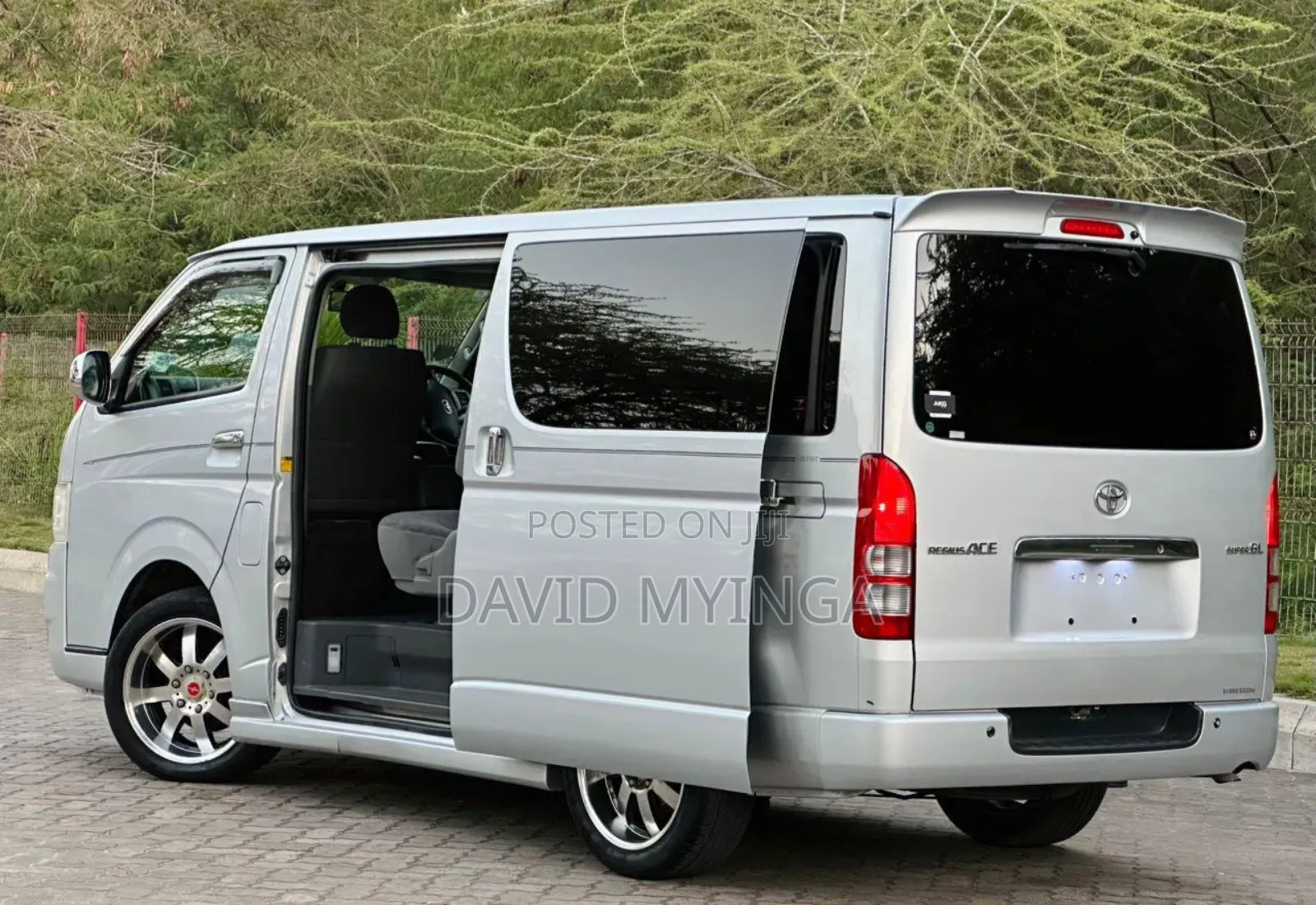 Toyota HiAce 2005 Silver