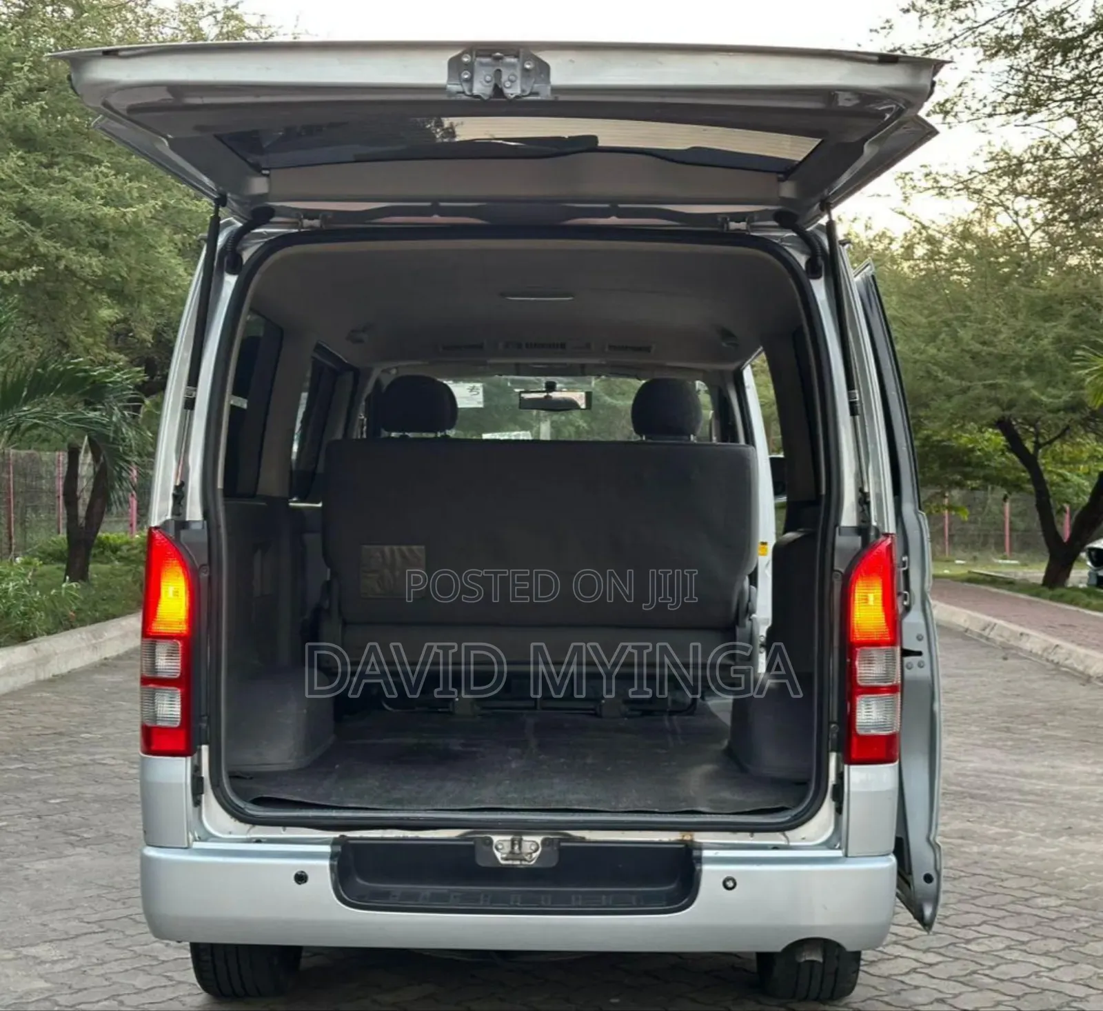 Toyota HiAce 2005 Silver
