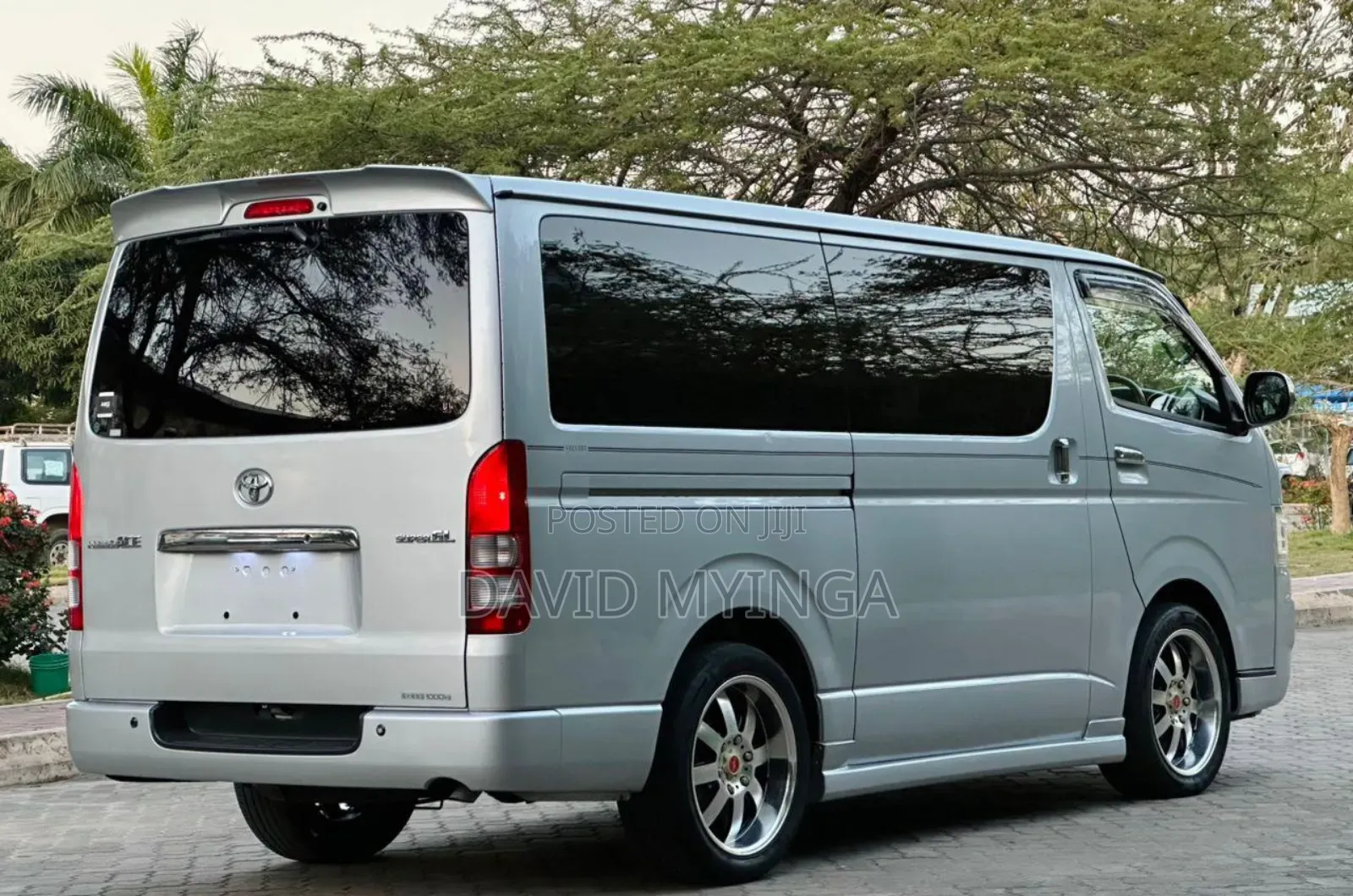 Toyota HiAce 2005 Silver
