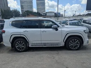 Toyota Land Cruiser 2023 Pearl