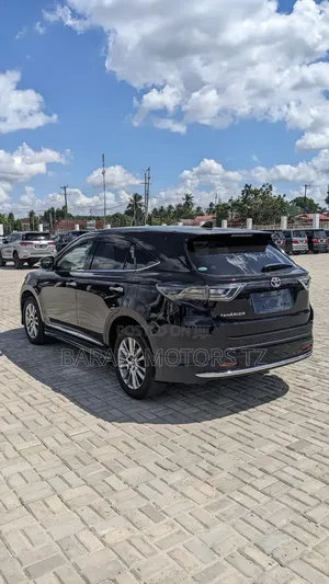 Toyota Harrier 2.0 2016 Black