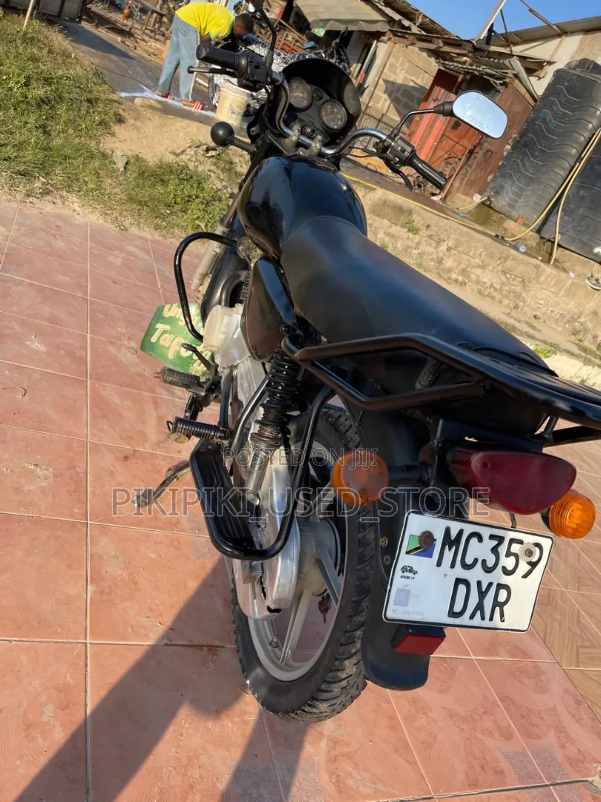 Aprilia Tuono 2024 Black