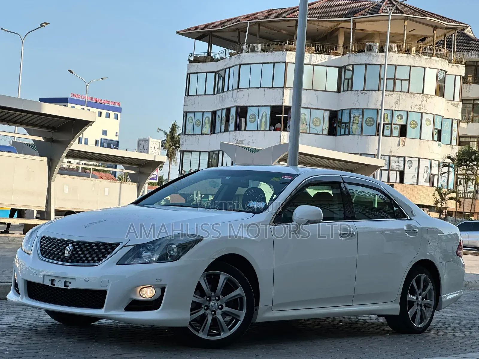 Toyota Crown 2009 White
