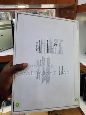 New Laptop Apple MacBook Pro 2023 M2 8GB Apple M3 SSD 512GB
