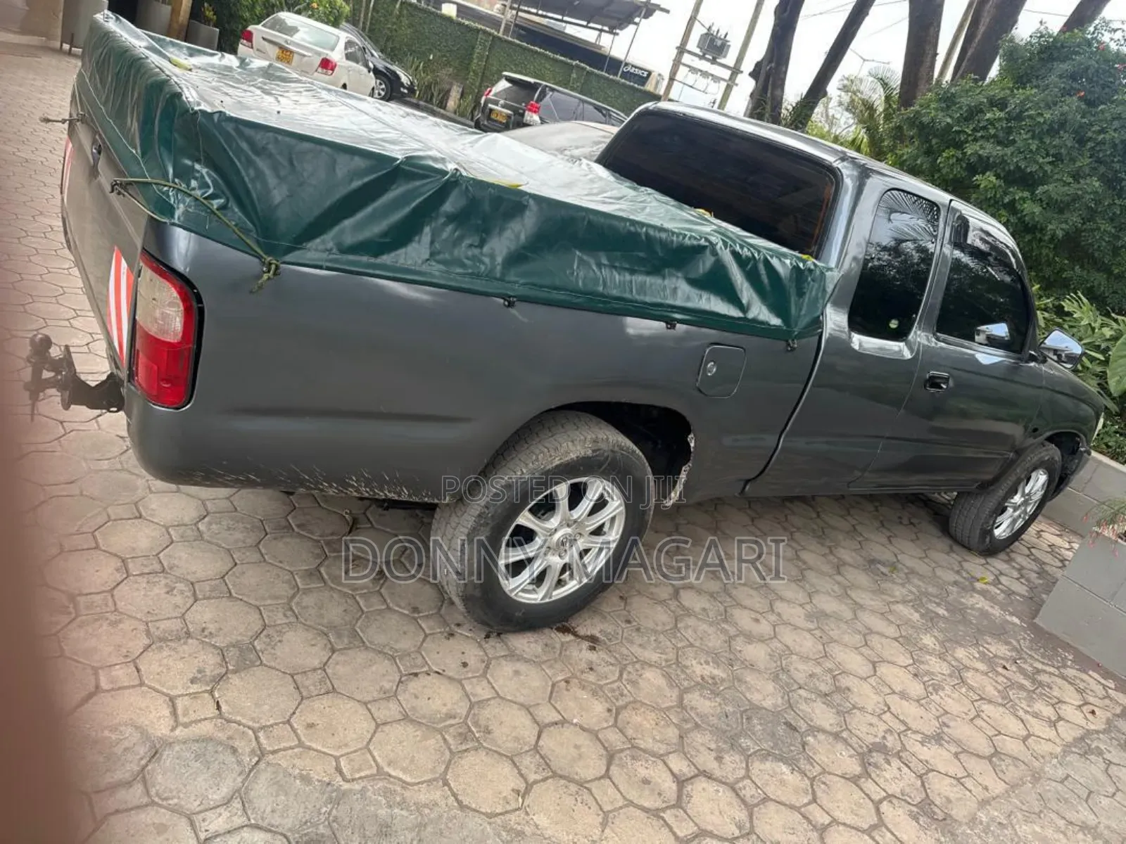 Toyota Hilux 2010 Gray