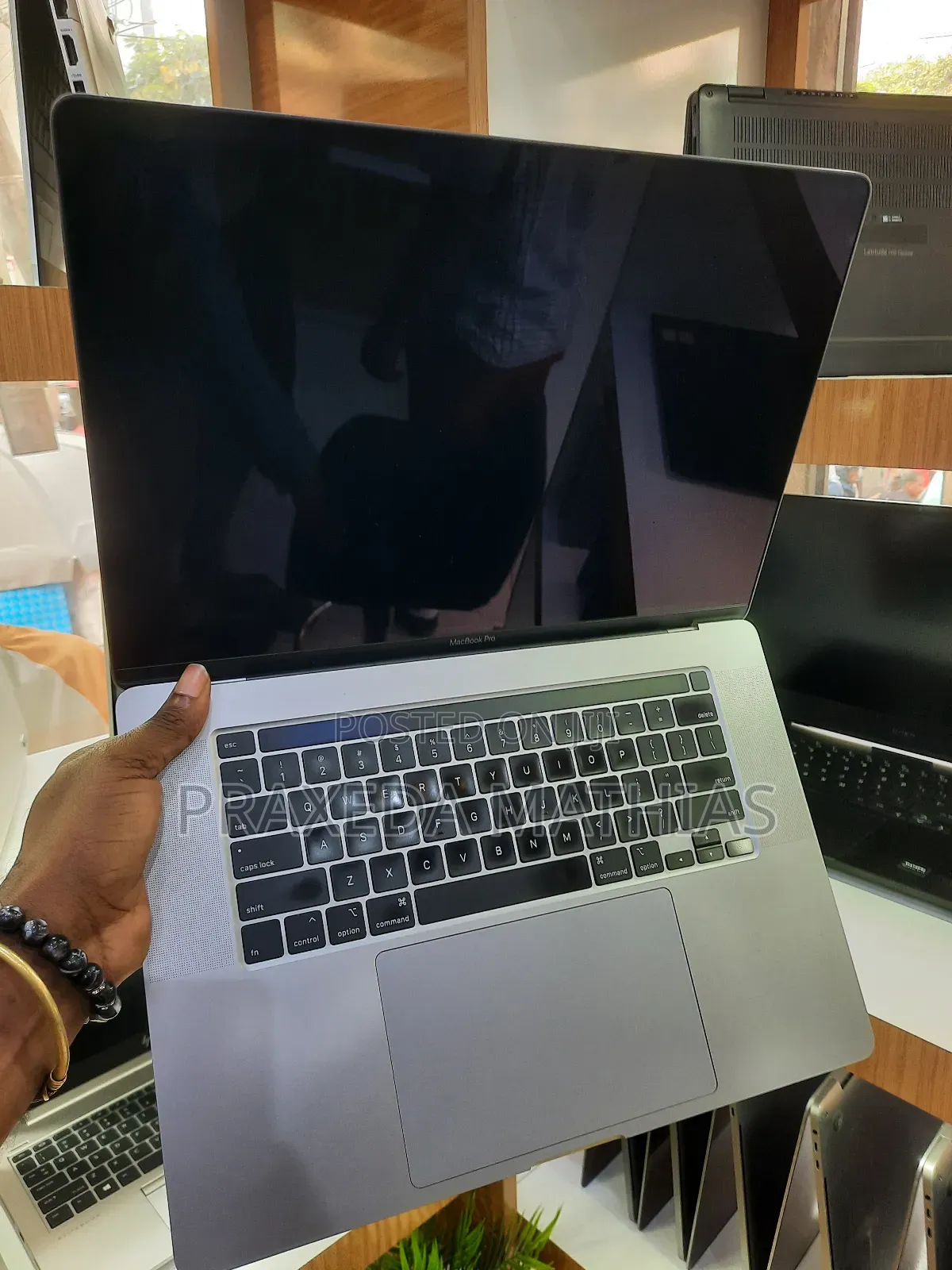 Laptop Apple MacBook Pro 2019 16GB Intel Core I9 SSD 512GB
