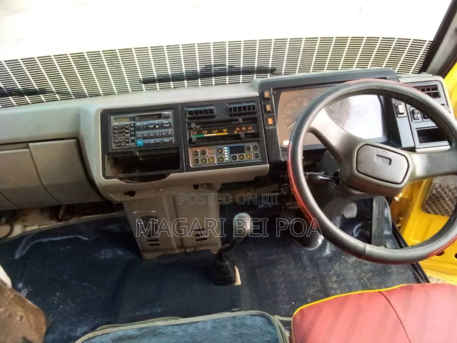 Mitsubishi Fuso Rosa 2000 Orange