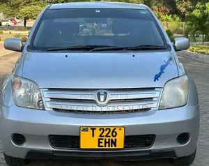 Toyota IST 2004 Silver