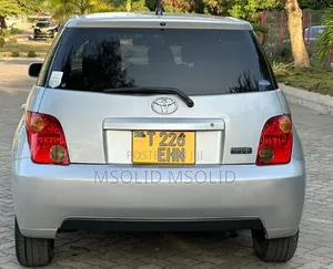 Toyota IST 2004 Silver