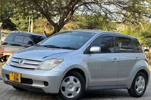 Toyota IST 2004 Silver
