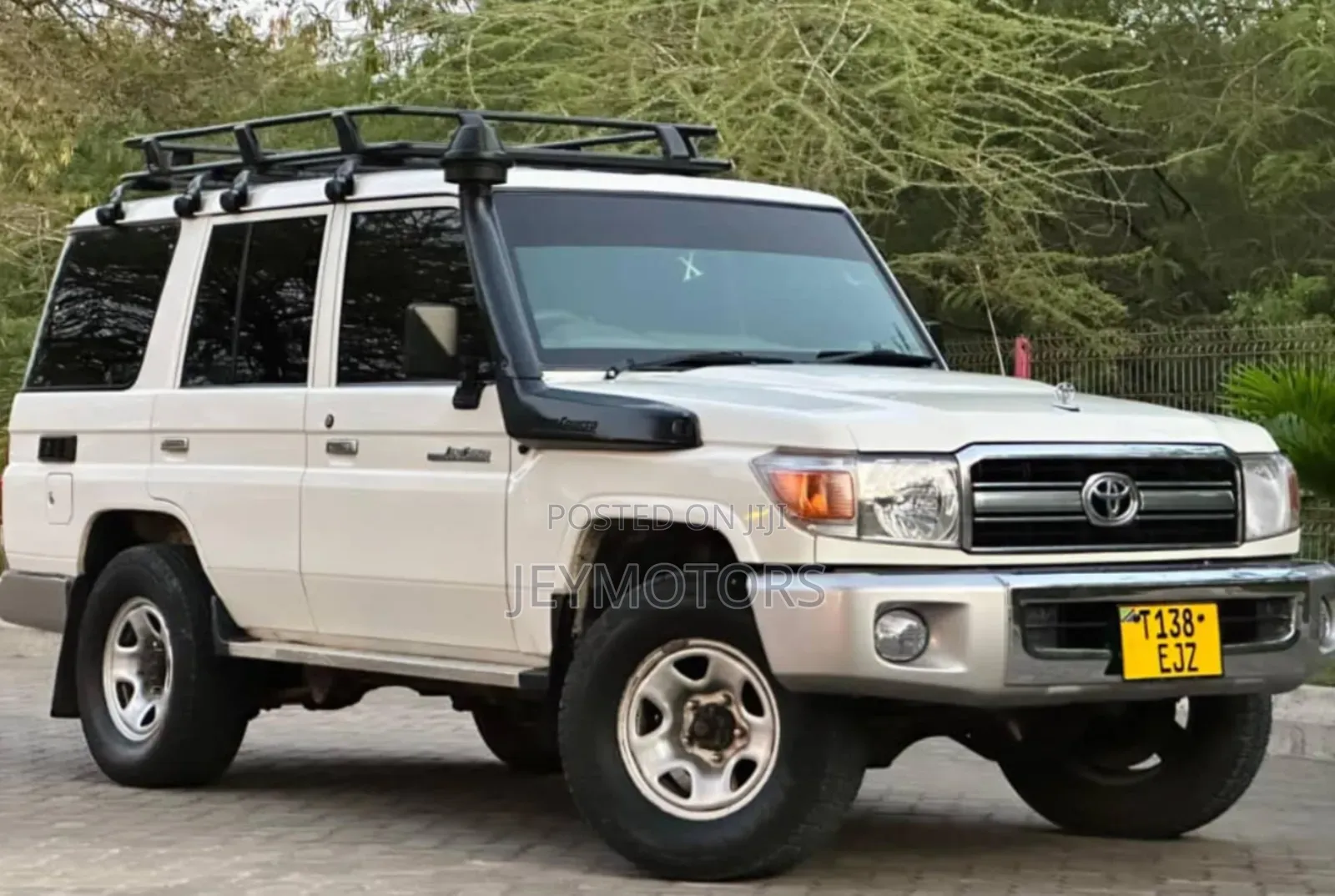 Toyota Land Cruiser 2013 White