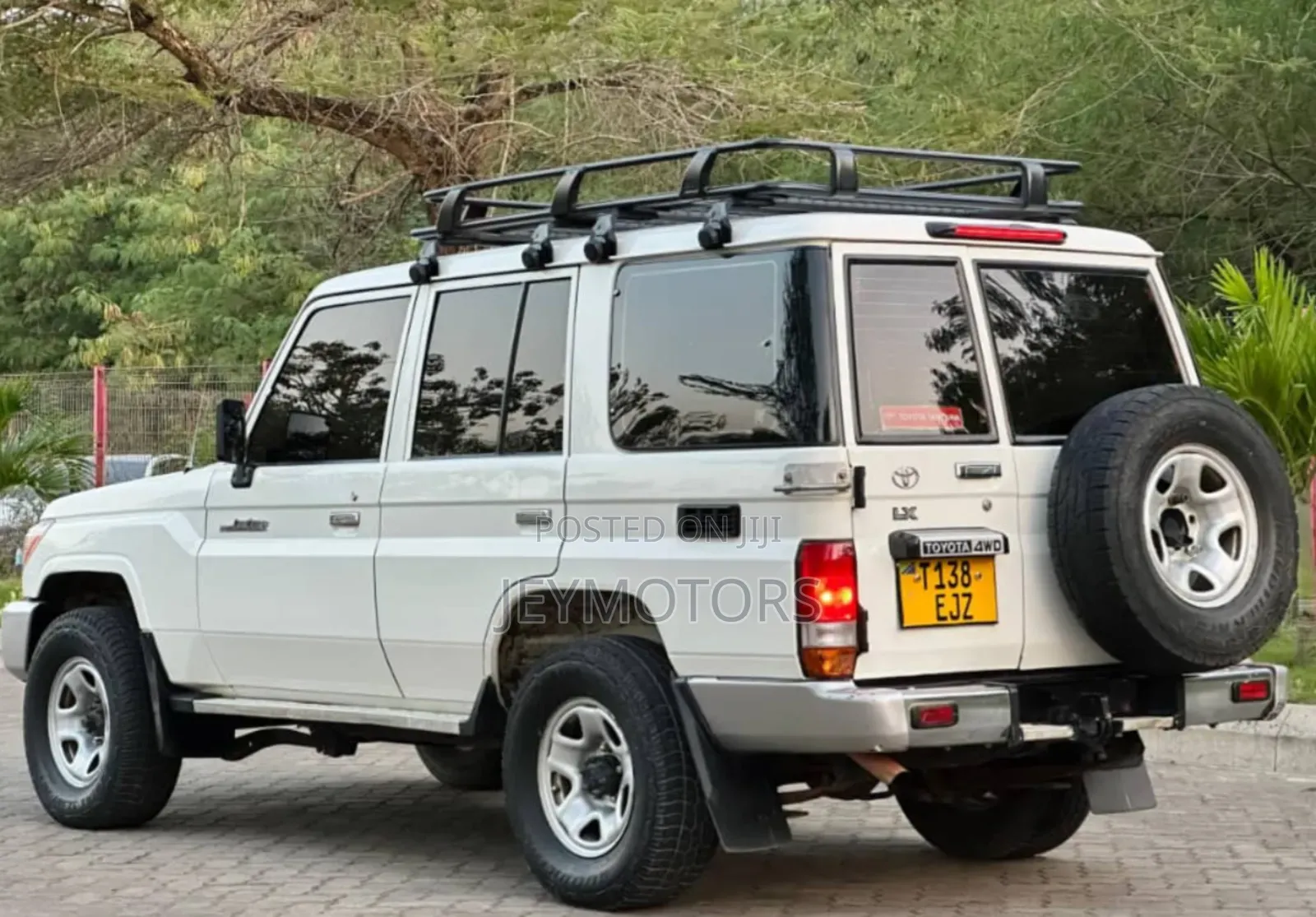 Toyota Land Cruiser 2013 White