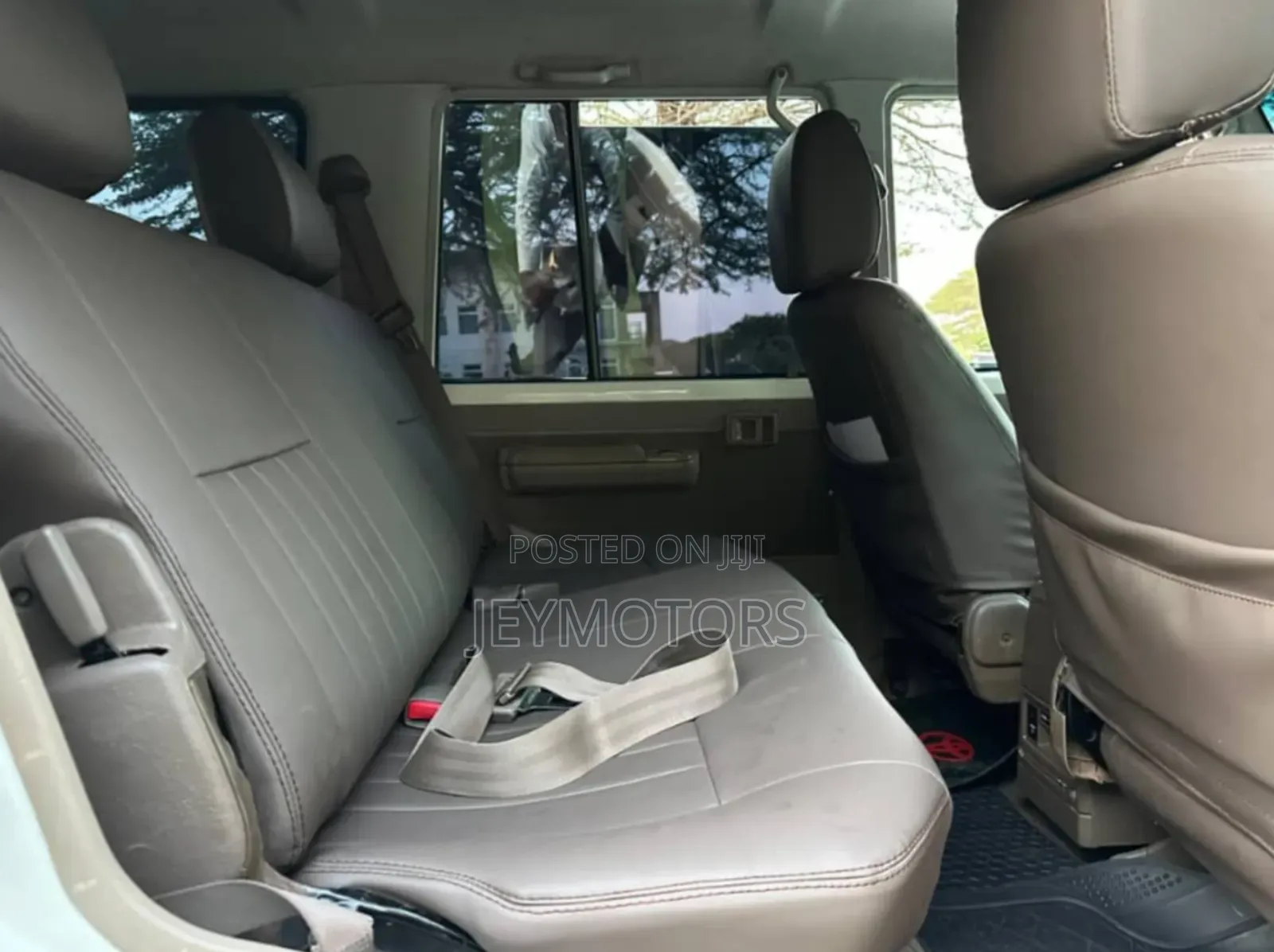 Toyota Land Cruiser 2013 White
