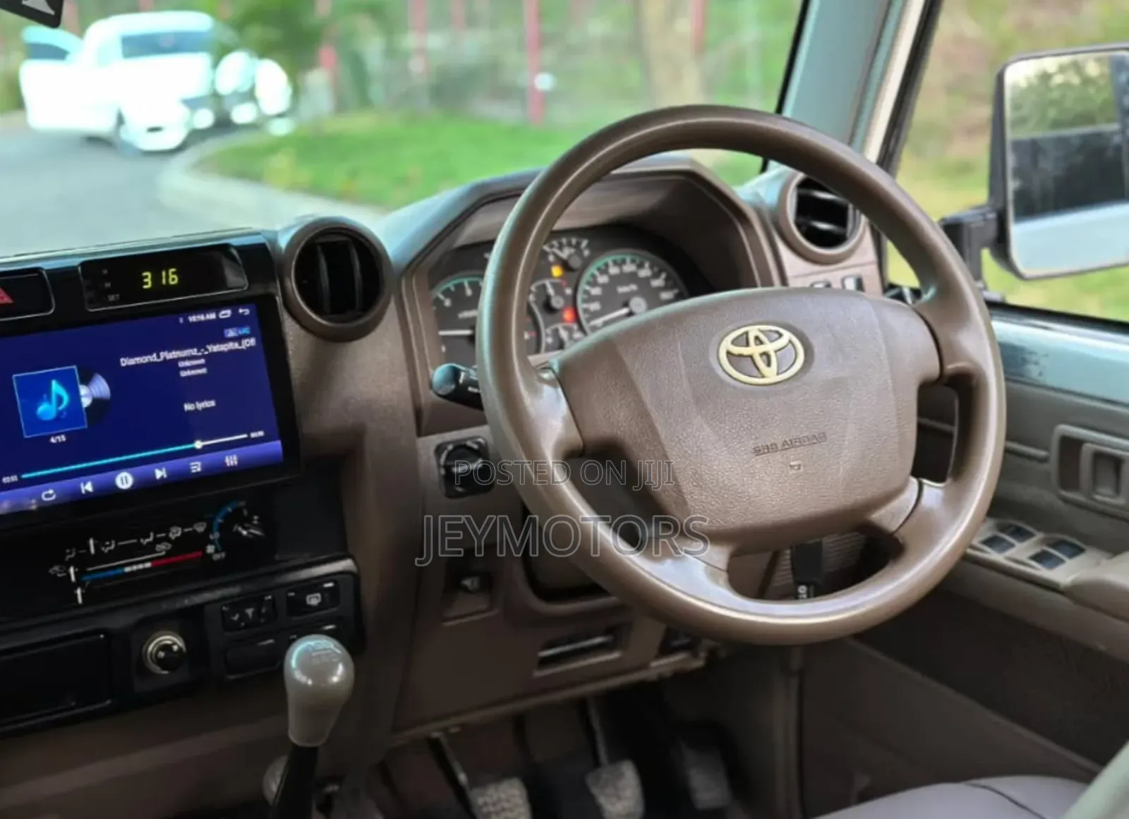 Toyota Land Cruiser 2013 White