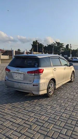 Toyota Wish 2011 Silver