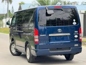 Toyota HiAce 220 2007 Blue