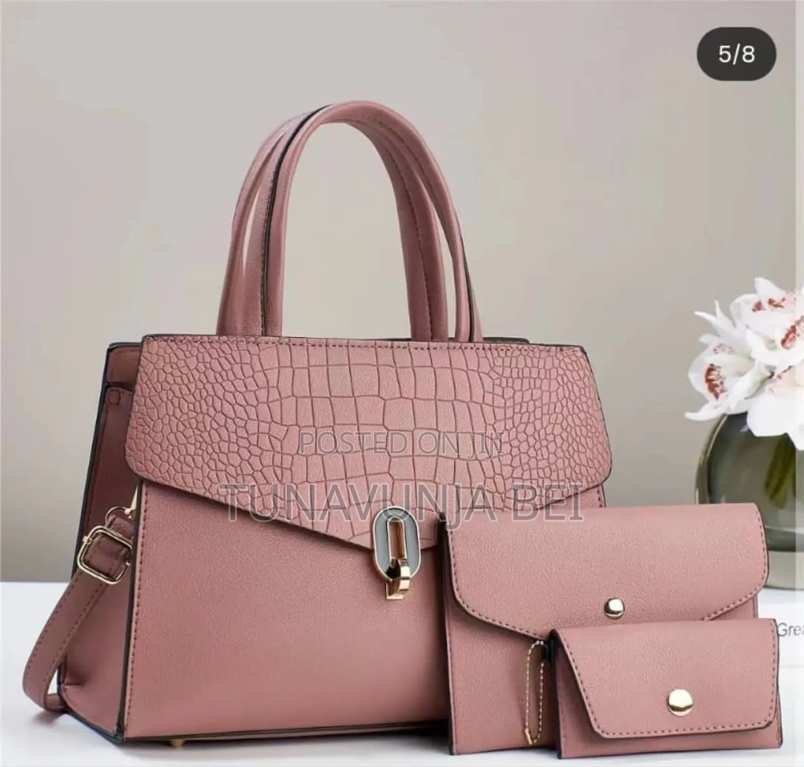 Hand Bags / Quality Material for Ladies 