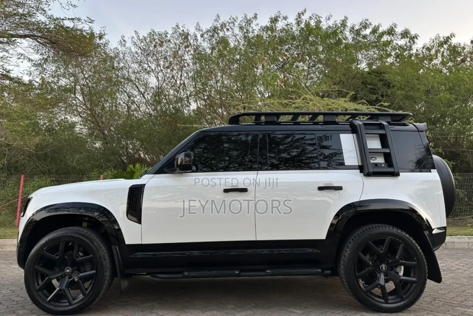Land Rover Defender 2022 White