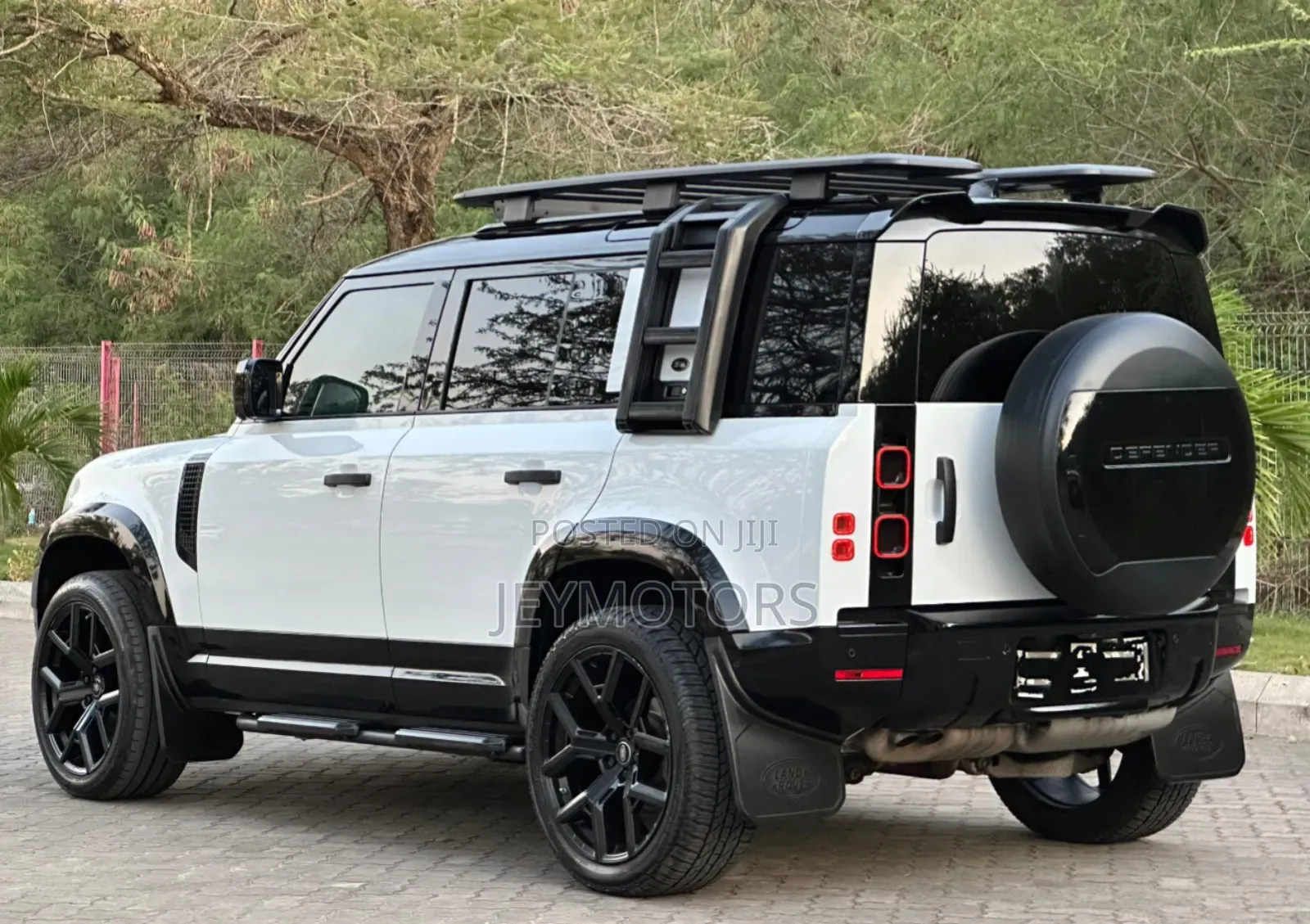 Land Rover Defender 2022 White