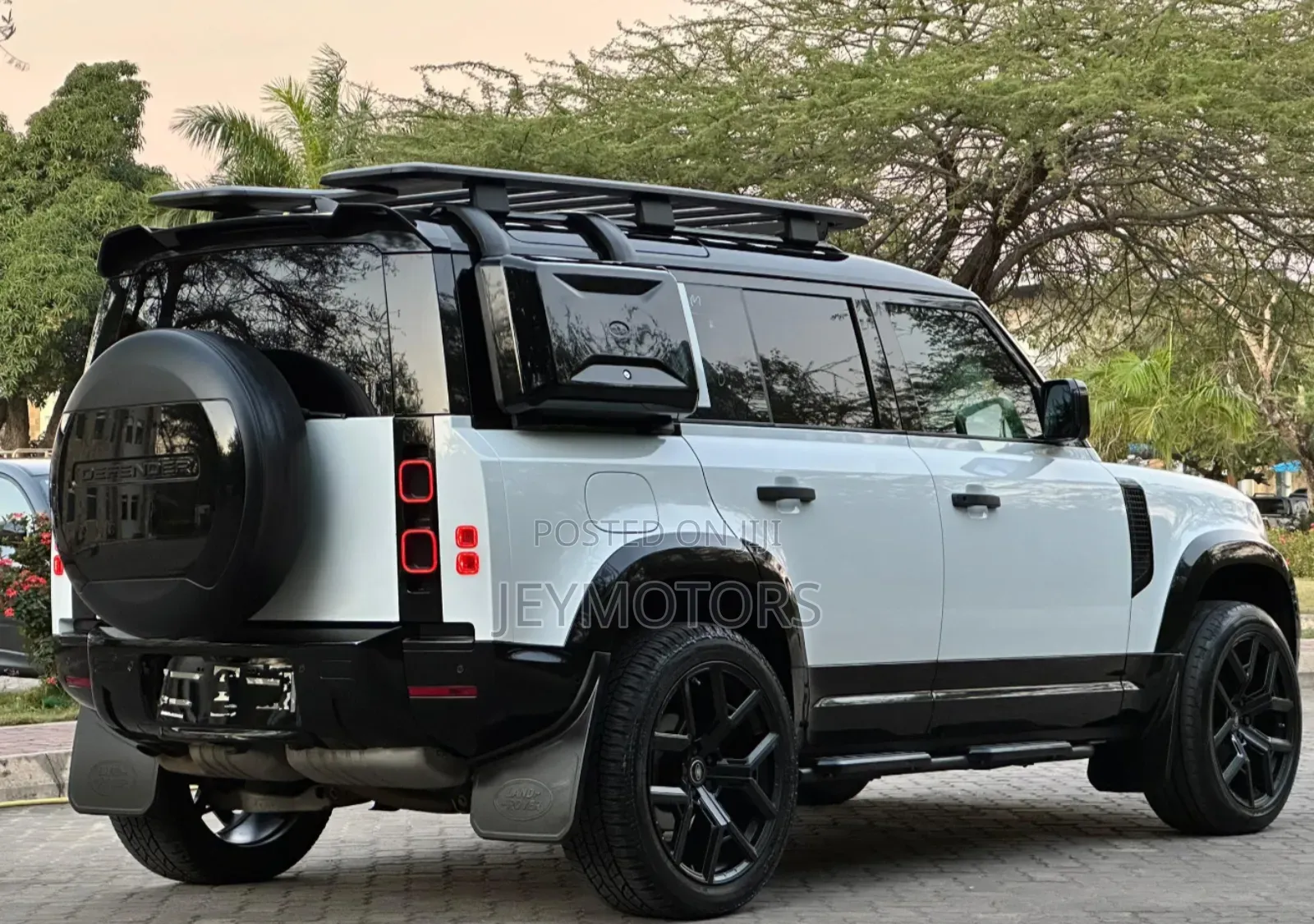 Land Rover Defender 2022 White