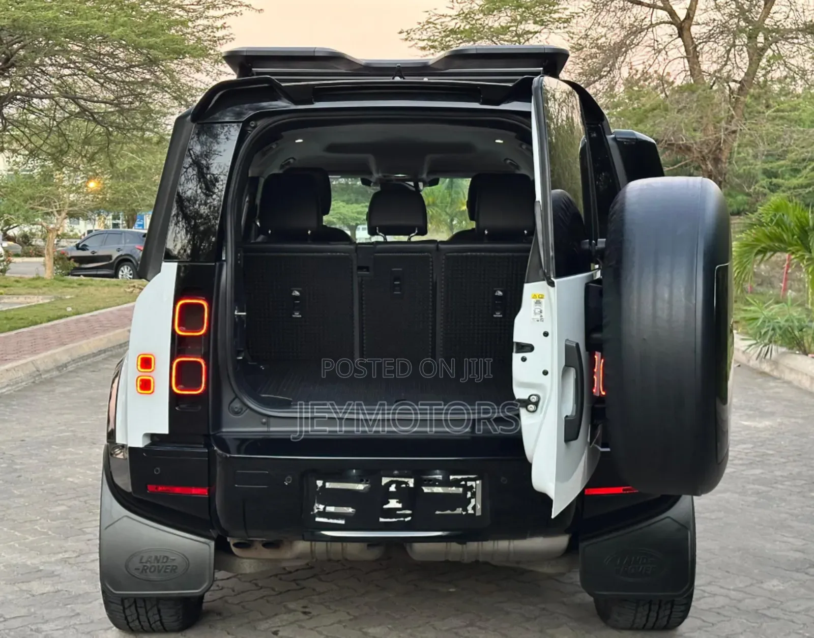 Land Rover Defender 2022 White