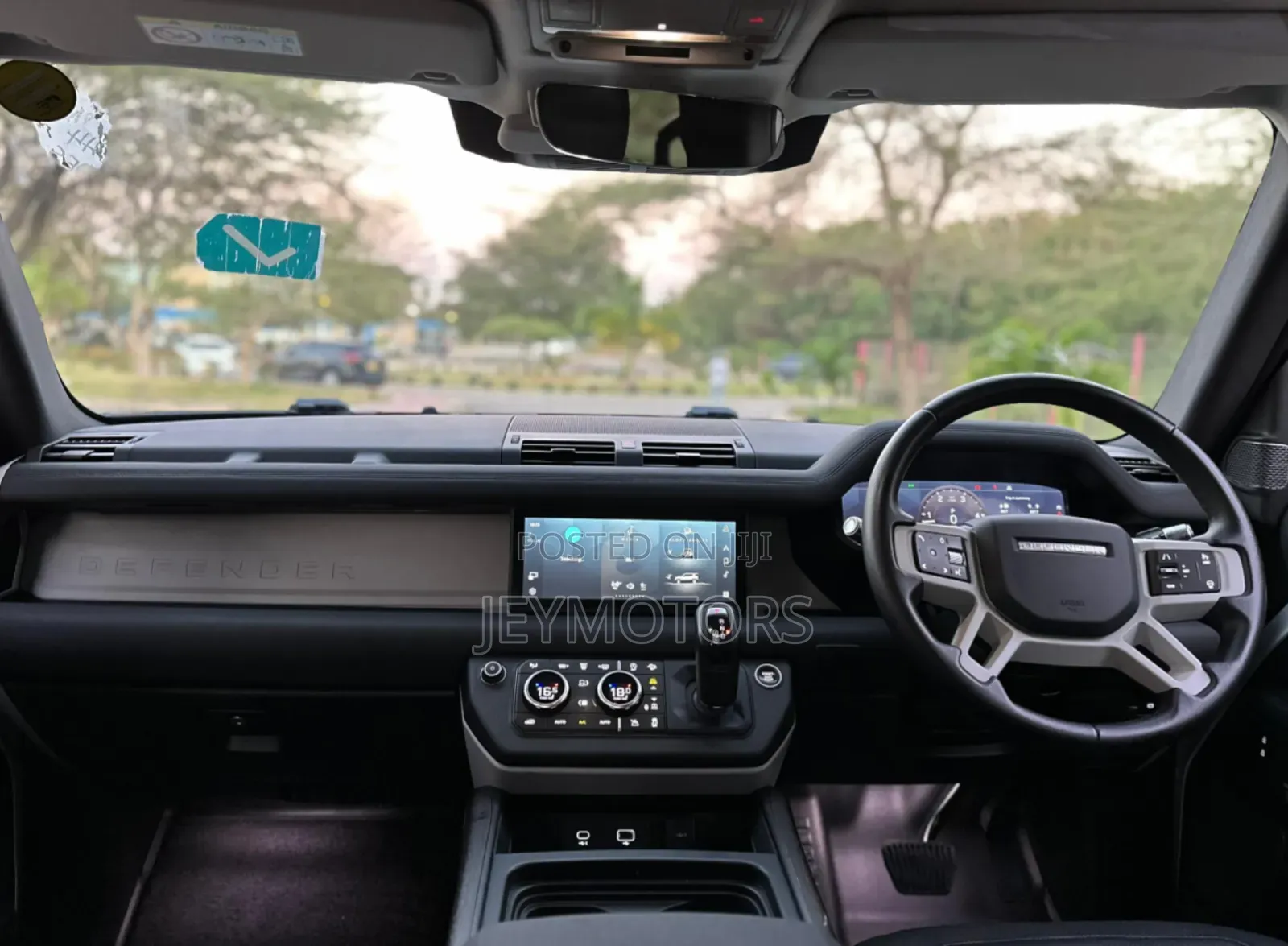 Land Rover Defender 2022 White