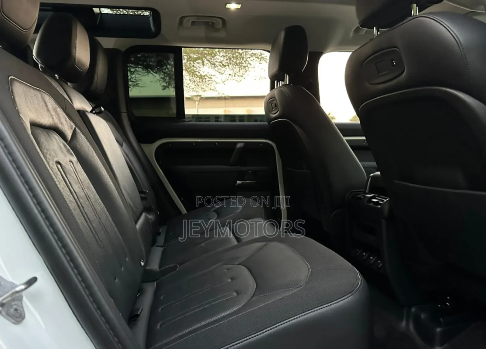 Land Rover Defender 2022 White