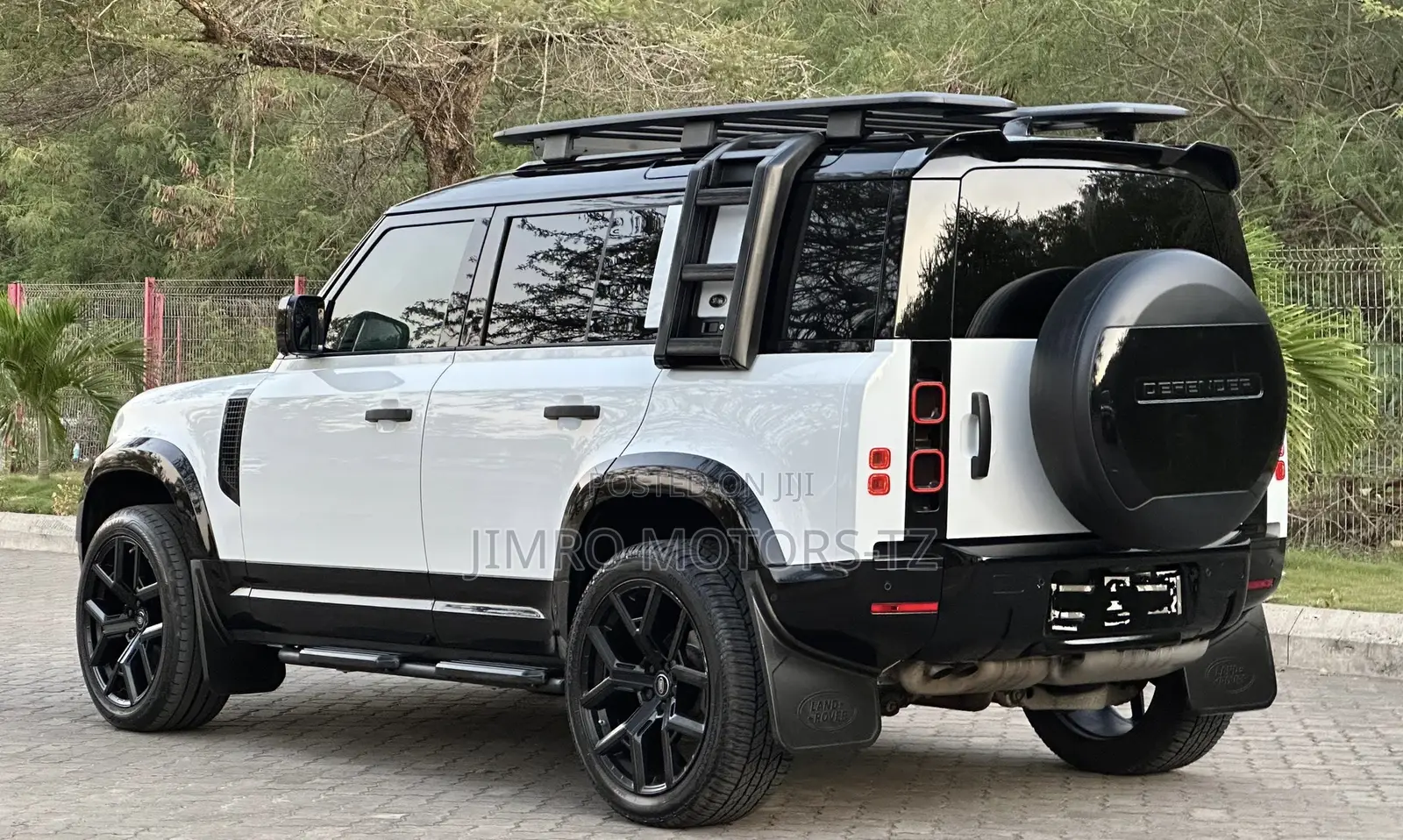 Land Rover Defender 2022 White