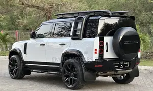 Land Rover Defender 2022 White