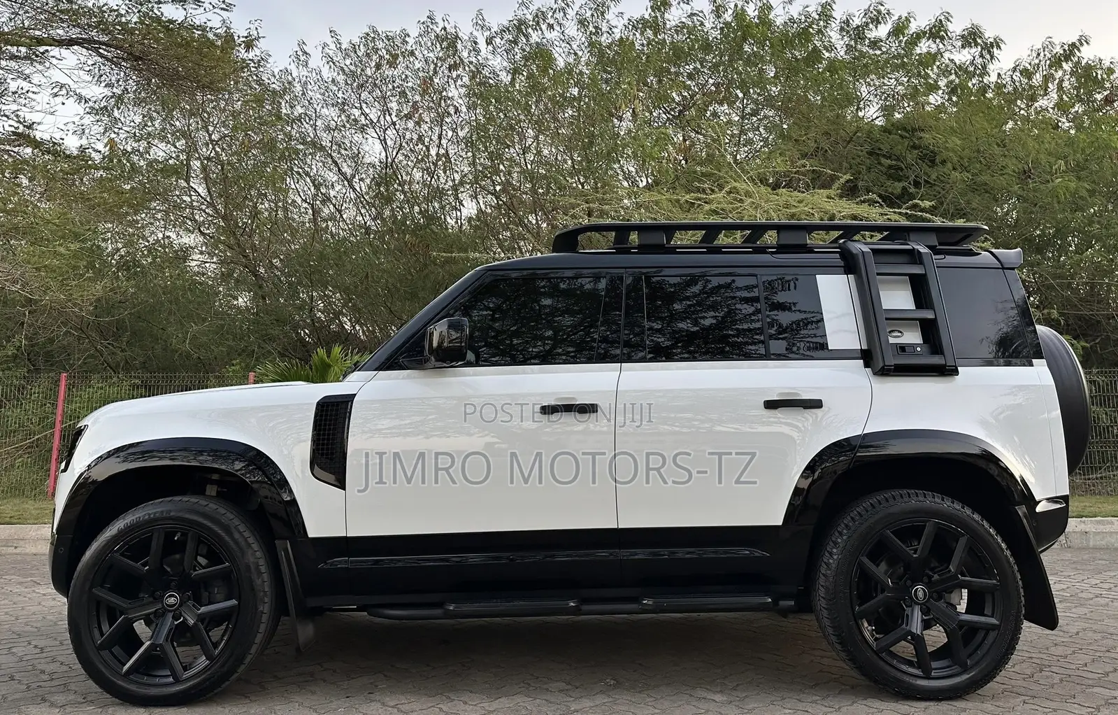 Land Rover Defender 2022 White