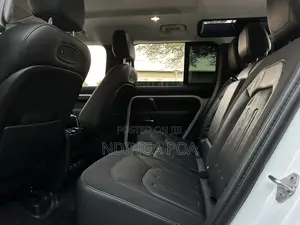 Land Rover Defender X-Dynamic SE 2022 White