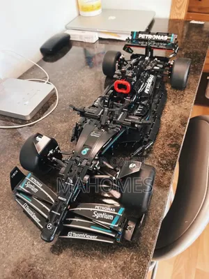 Photo - Formula 1 Racing Petronas