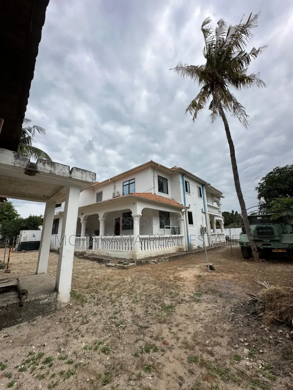 6bdrm Block of Flats in Yusuph Mchakama, Mbezi Beach for sale